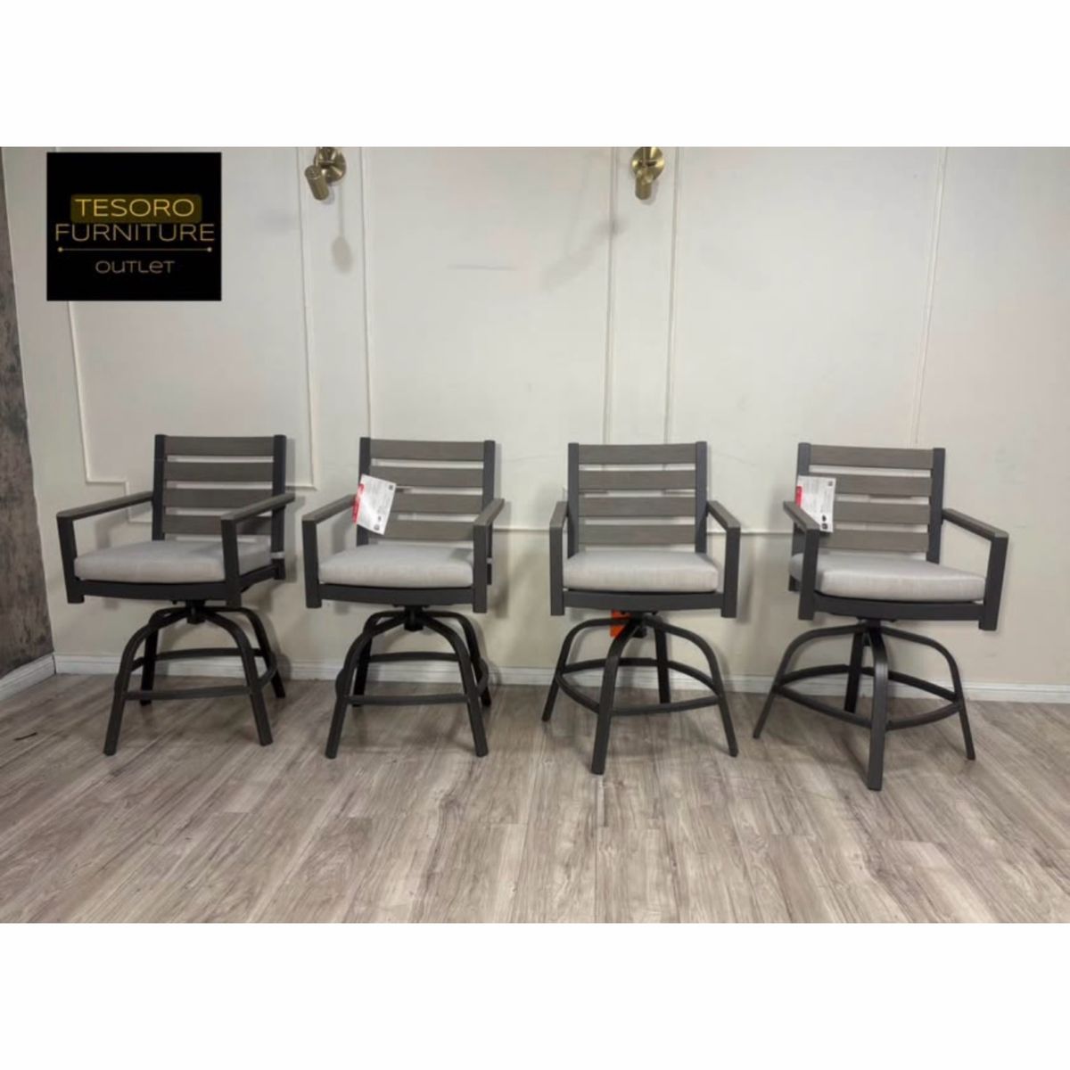 NEW MODERN SWIVEL INDOOR/OUTDOOR BAR STOOLS