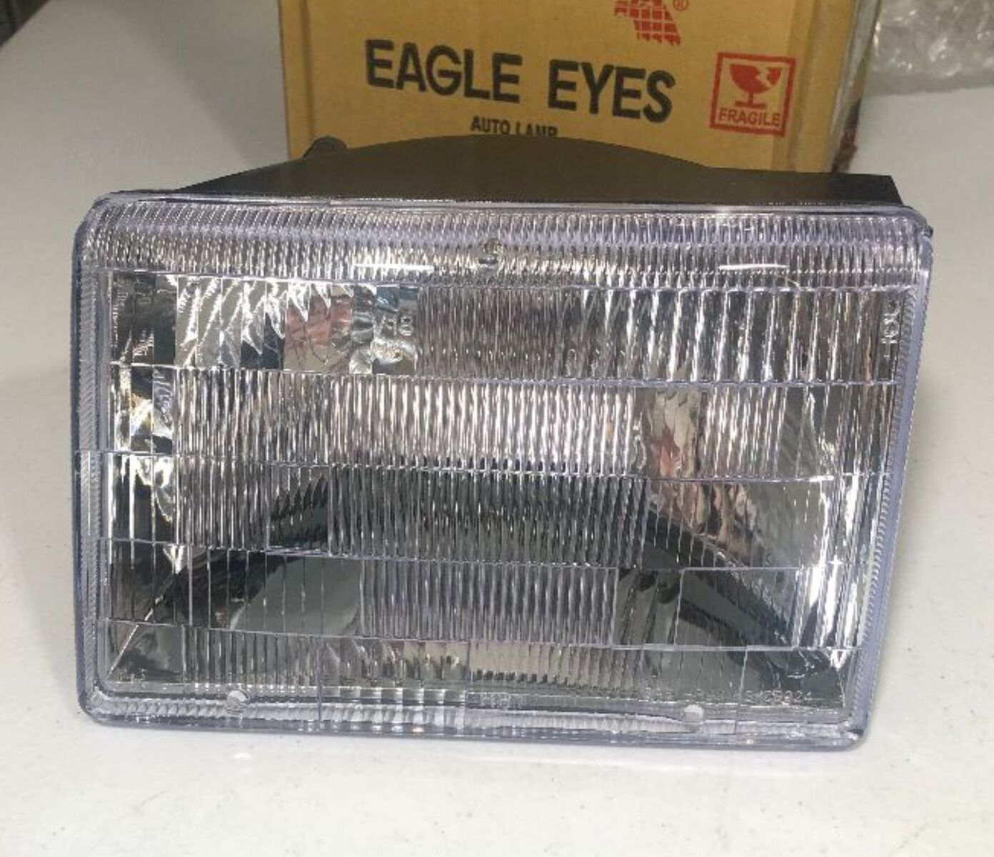 Eagle Eyes CS024-B001L Headlight Front Lamp for 93-98 Jeep Grand Cherokee Driver Left - Brand New