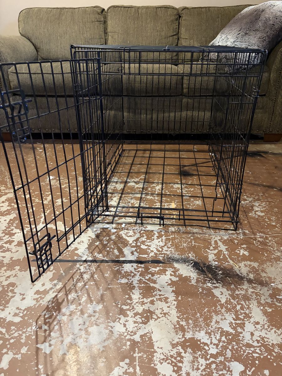 Medium and xxl metal foldable dog crates