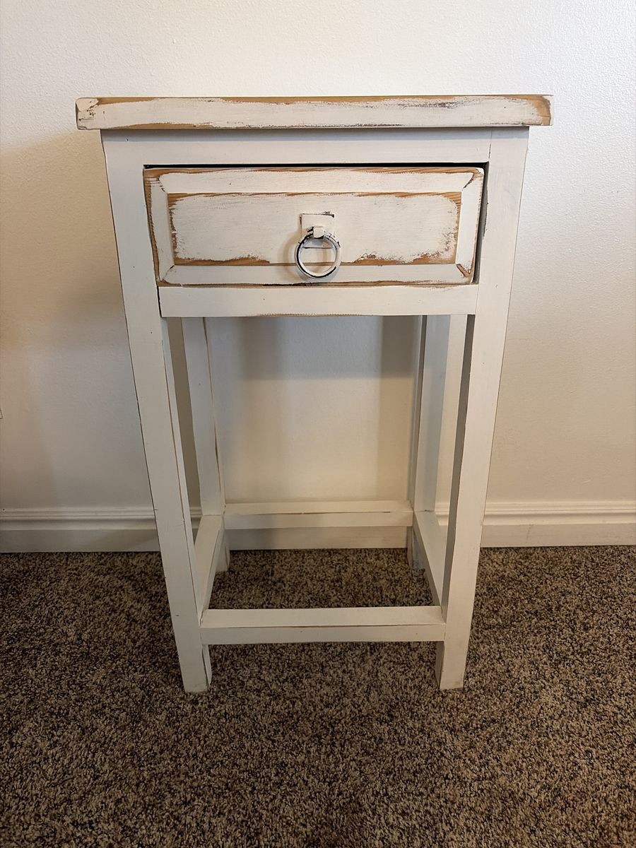 White Shabby chic night stand/side table