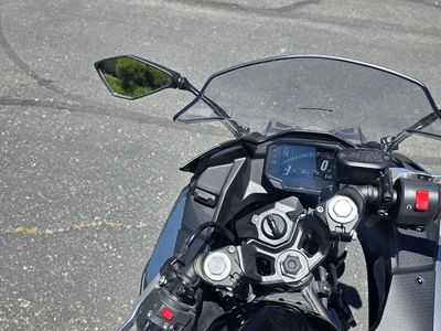 2025 Kawasaki Ninja 500SE