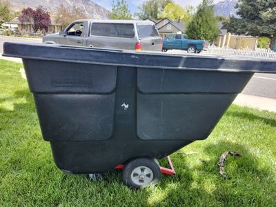 Rubbermaid Commercial Products 1305 Standard Tilting Utility Cart - 850 lbs Max Load