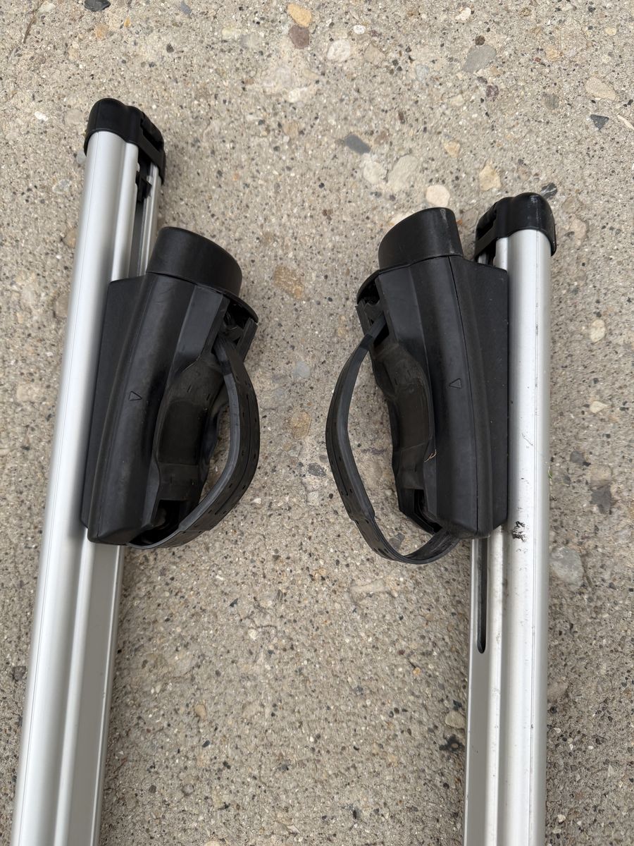 Thule AeroBlade Roof Rack – 450R Crossroad Feet, Locks & Key