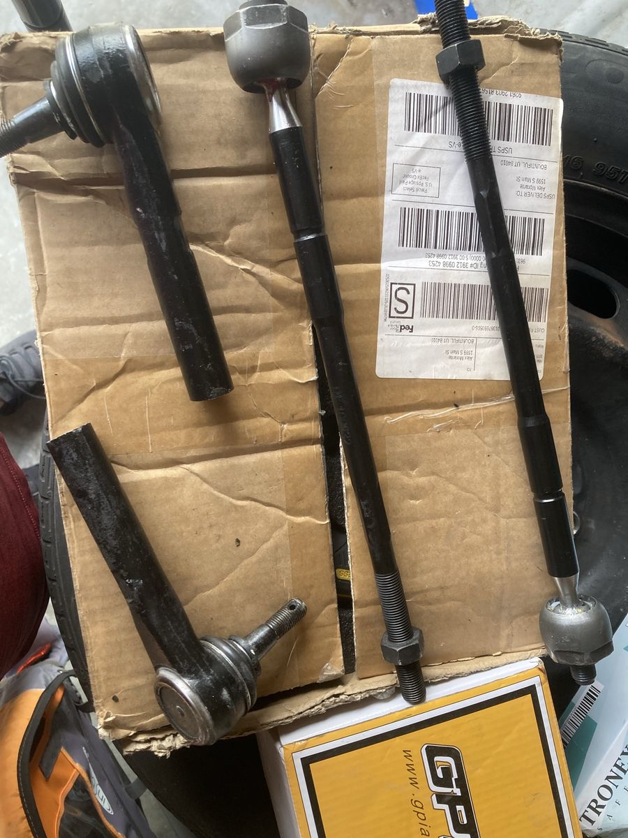 2005 to 2020 dodge grand caravan or Chrysler town country Automotive Inner and Outer Tie Rod End Replacement Set - 4 Pieces new 