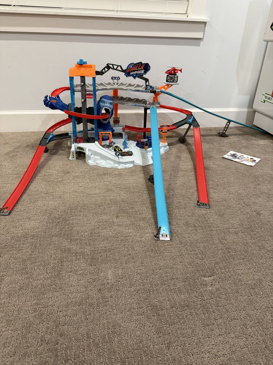 Gorilla rampage hot wheels set