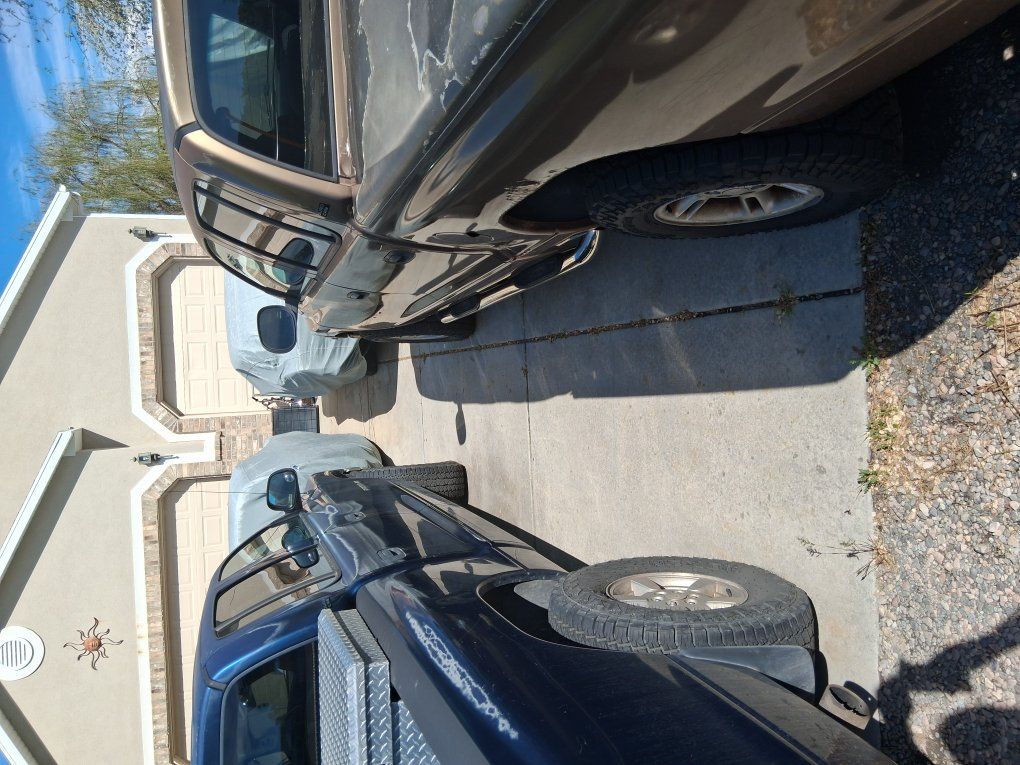 2 Dodge Dakotas 2000 2001