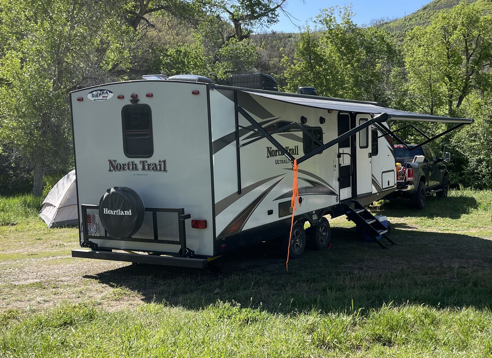 2020 Heartland - North Trail Floorplan: NT 22FBS (Travel Trailer)