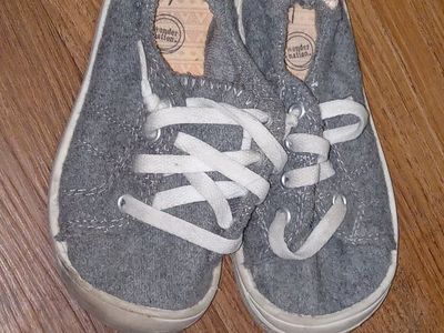 Wonder Nation Girls Gray Fabric Slip-On Sneakers Size 7