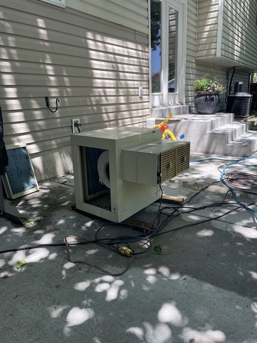 Swamp cooler, room window mount