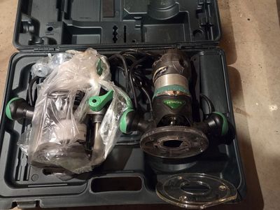 Hitachi plunge router