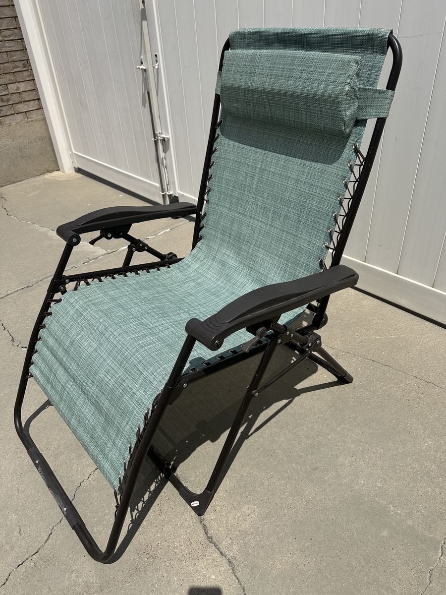 Folding Zero Gravity Recliner / Patio Lounge Chair 