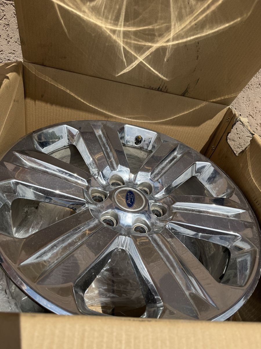 OEM Ford Chrome Truck Wheels Rims Set of 4 with Ford Center Caps