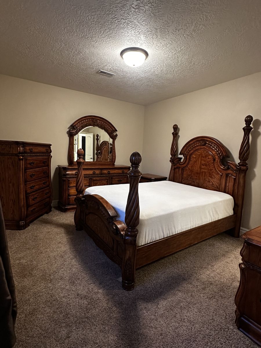 Ornate Solid Wood Queen Size Four-Poster Bed Frame & Matching 5-Piece Bedroom Set