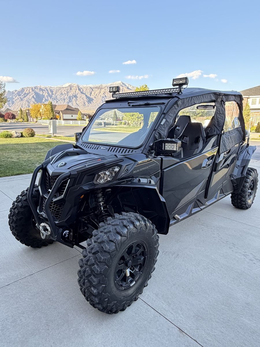 2022 Can am Maverick Sport Max 1000
