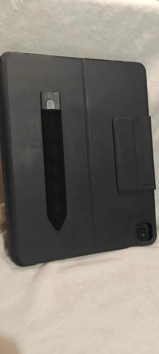 Logitech Slim Folio Pro 11-inch iPad Pro YR0070