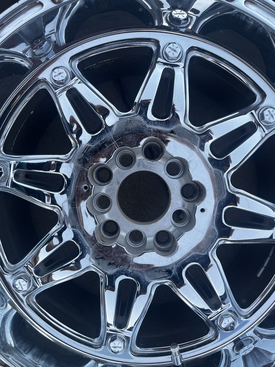 Fuel Off-Road Chrome Wheel with BFGoodrich All-Terrain T/A KO2 Tire