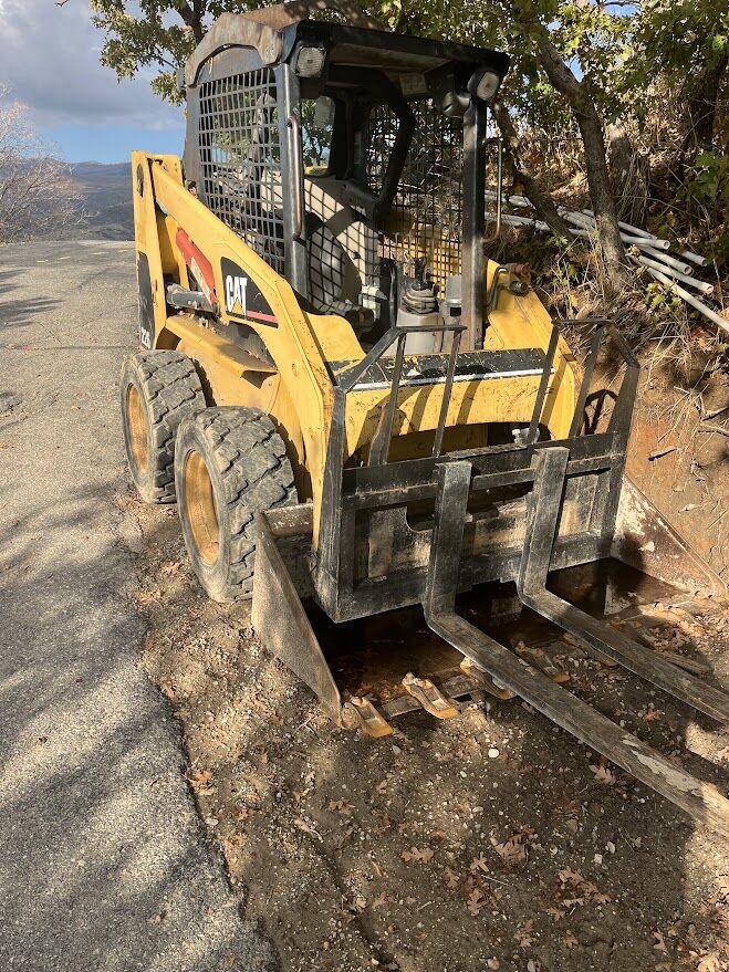 226 CAT SKIDSTEER FOR RENT/$160