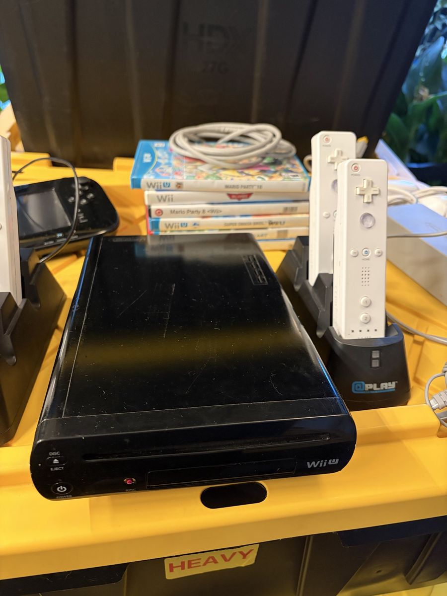 Nintendo Wii U w/ Gamepad