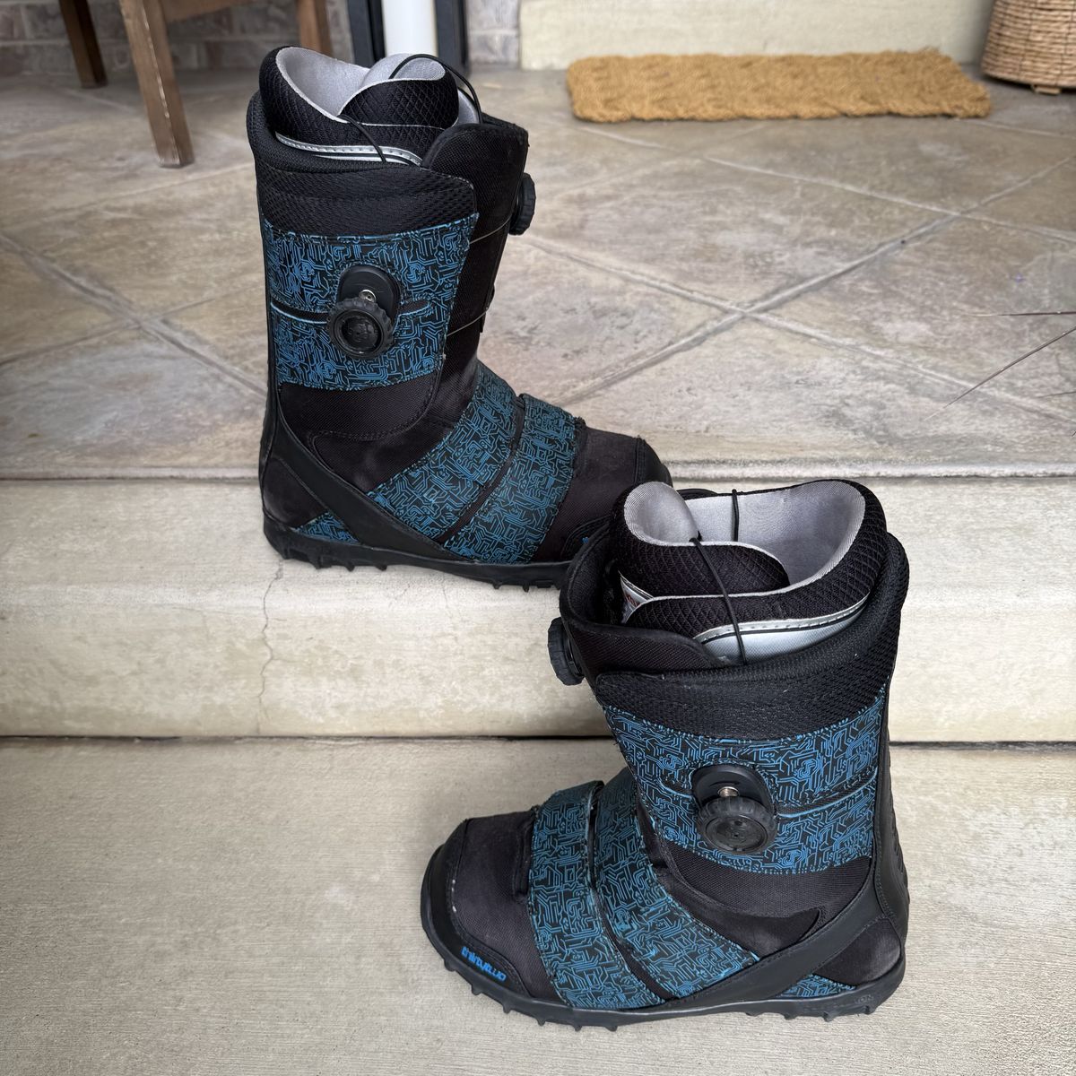 ThirtyTwo Black and Blue Double Boa Snowboard Boots sz 9