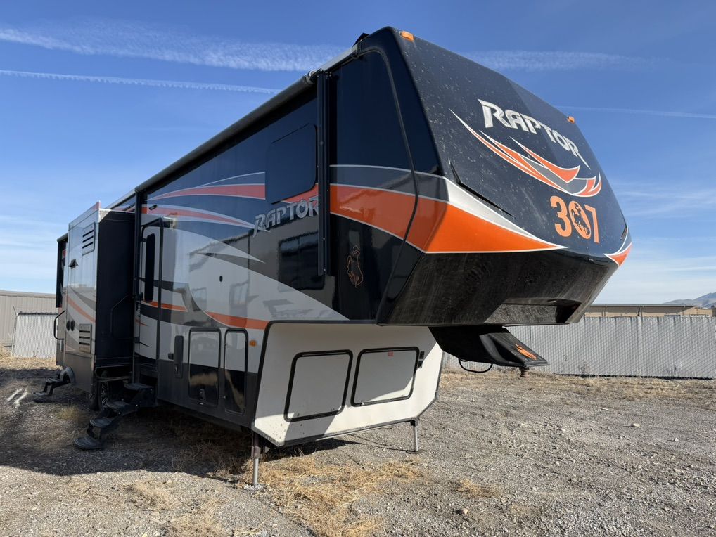 2015 Raptor King Suite 332 - Toy Hauler 5th wheel
