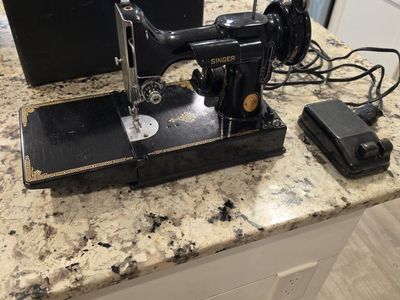 Singer Manufacturing Co. 221 feather weight Sewing Machine with Carrying Case