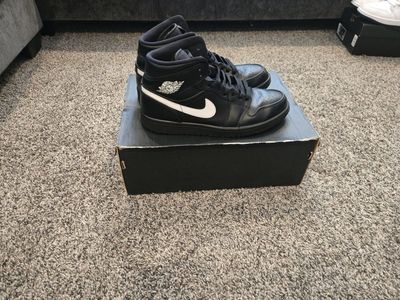 Air Jordan 1 Mid Black White Sneakers Men's Size 9