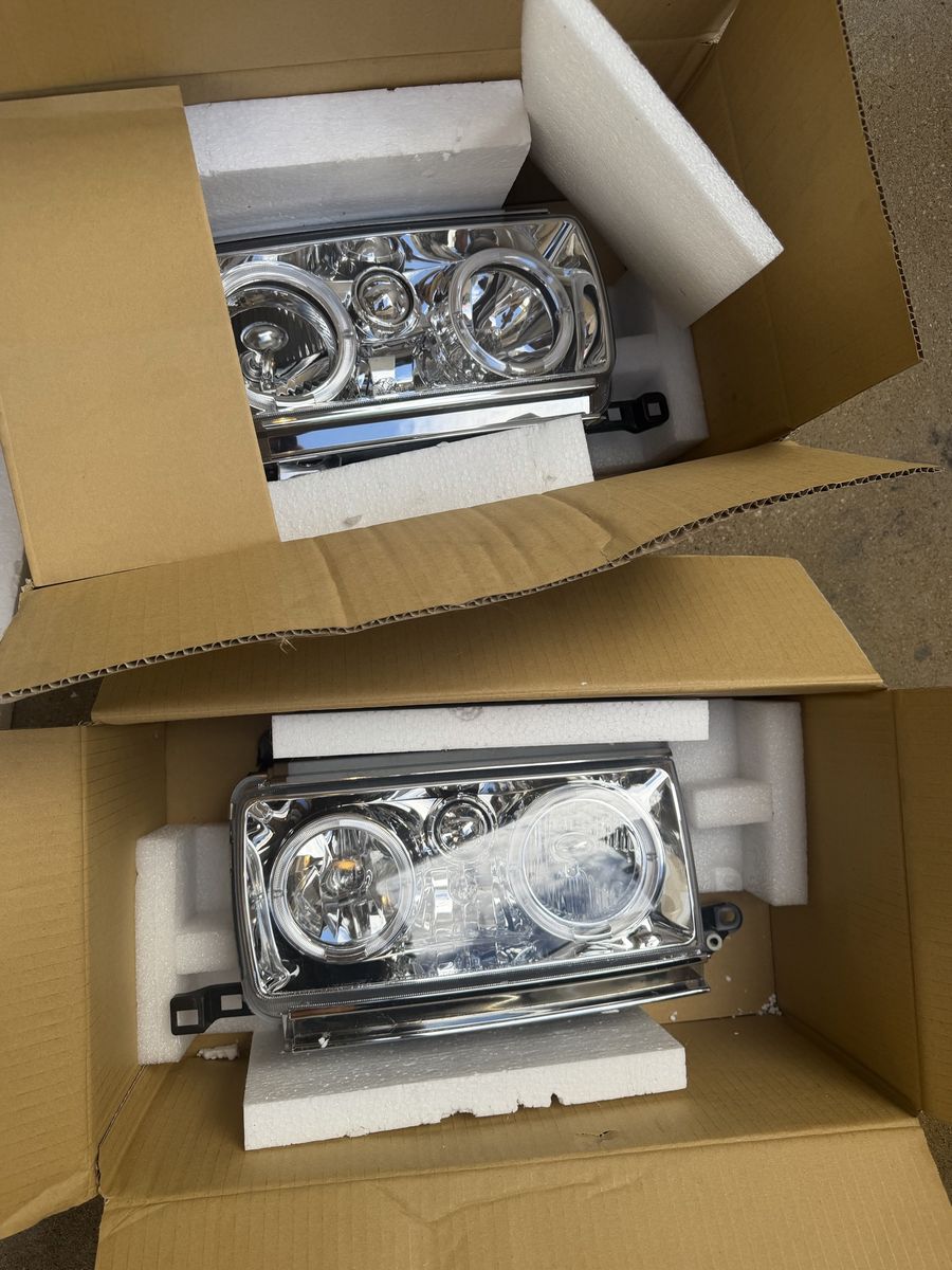TOYOTA LAND CRUISER FZJ80 DEPO HEADLIGHTS. NiB