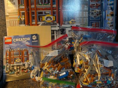 LEGO Corner Garage 10264 - USED
