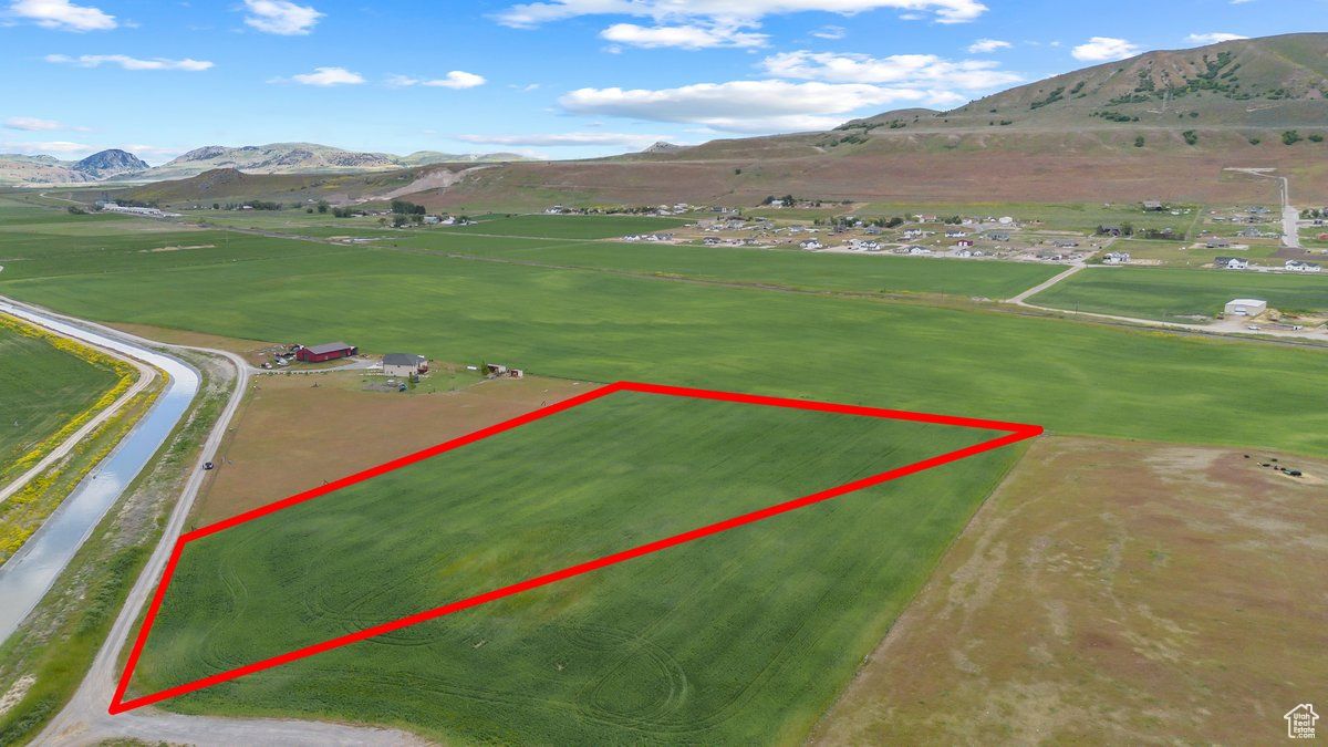 RARE 5.5 ACRES WITH STUNNING VIEWS + HUGE POTENTIAL