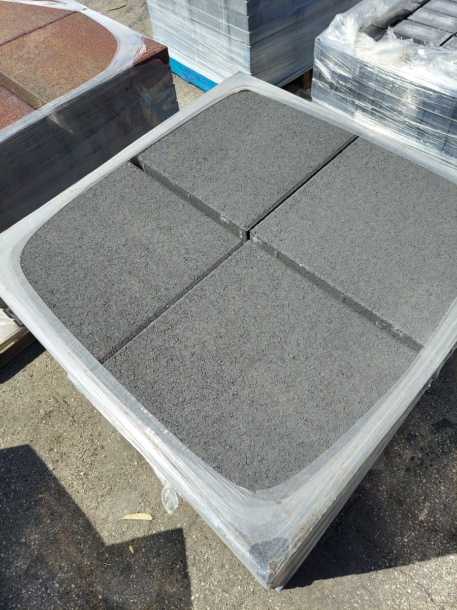 BLACK STEPPING STONES 18x18