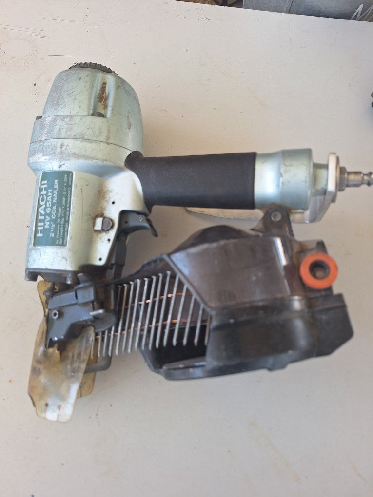 Hitachi NV65AH 2-1/2 coil nail gun