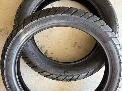Metzeler Karoo Street motorcycle tires