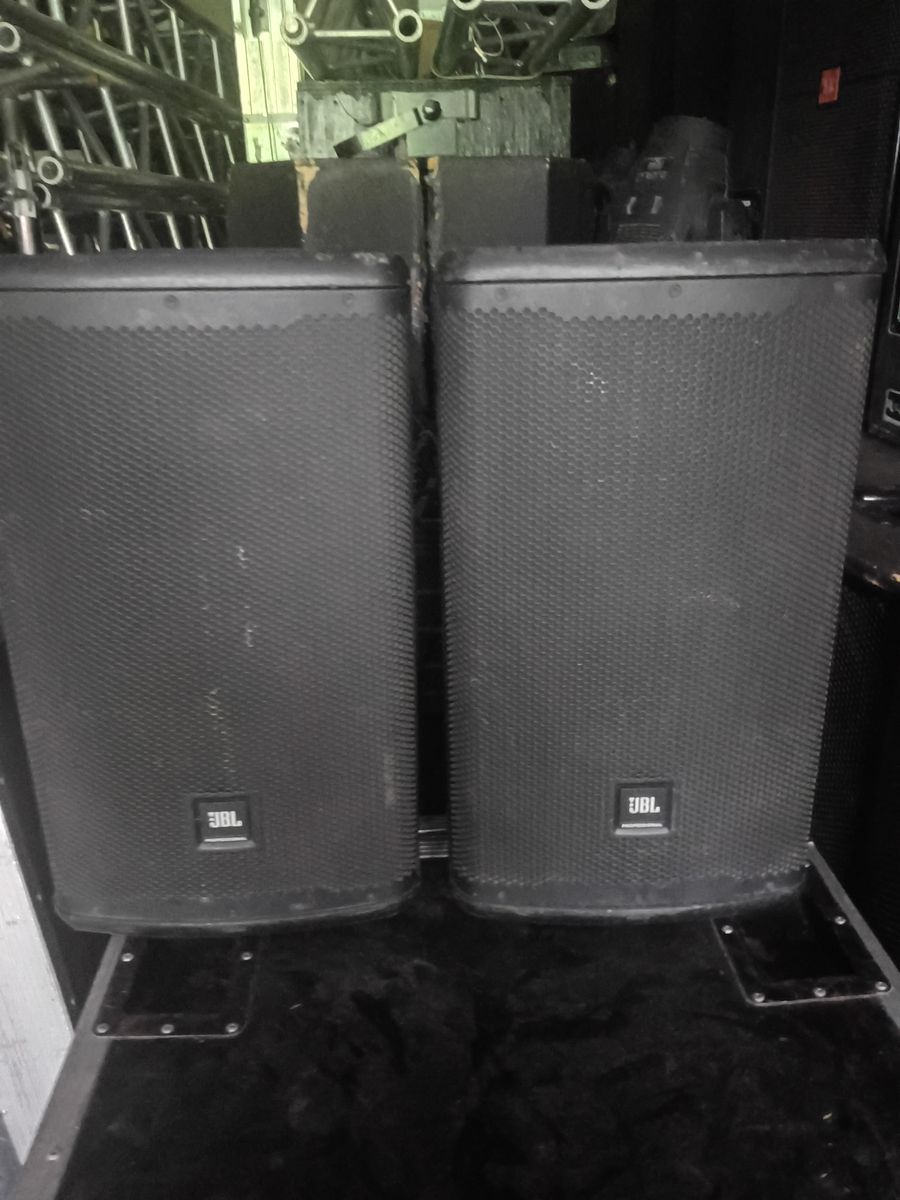 Par de bocinas JBL amplificadas