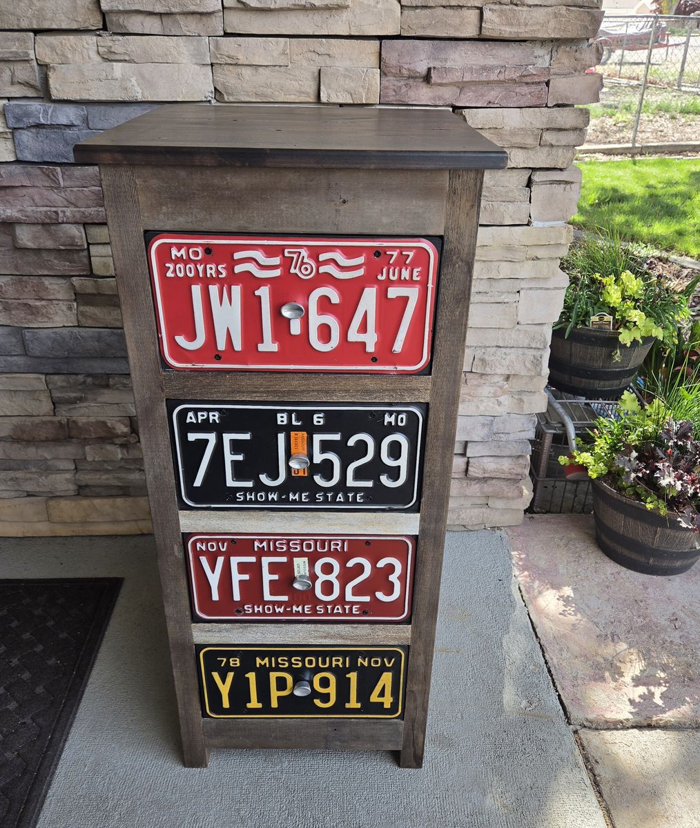 Custom built side stand dresser