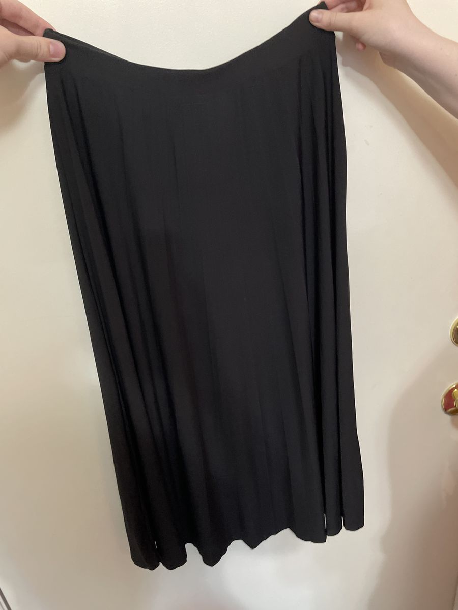 Classic Knee-Length Black Skirt