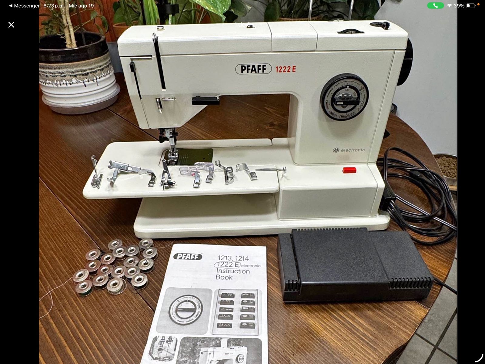 Pfaff 1222 E Electronic Sewing Machine with Accessories and Manual