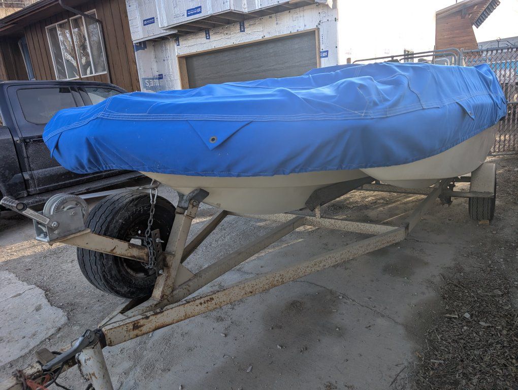 '82 Multicraft tri-hull deck boat