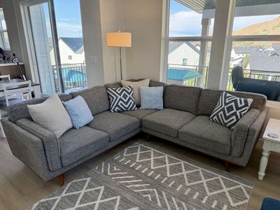 Kort & Co. Kassia Mid-Century Modern Sectional