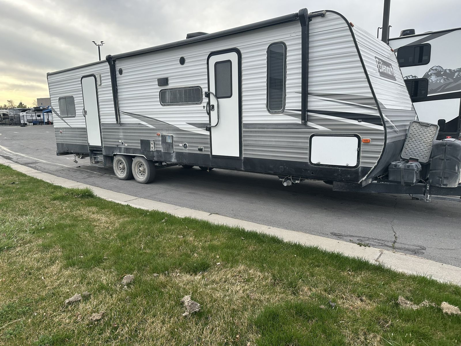 2021 Coleman CM300TQ21