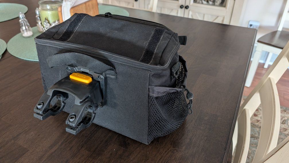 Bicycle handlebar bag