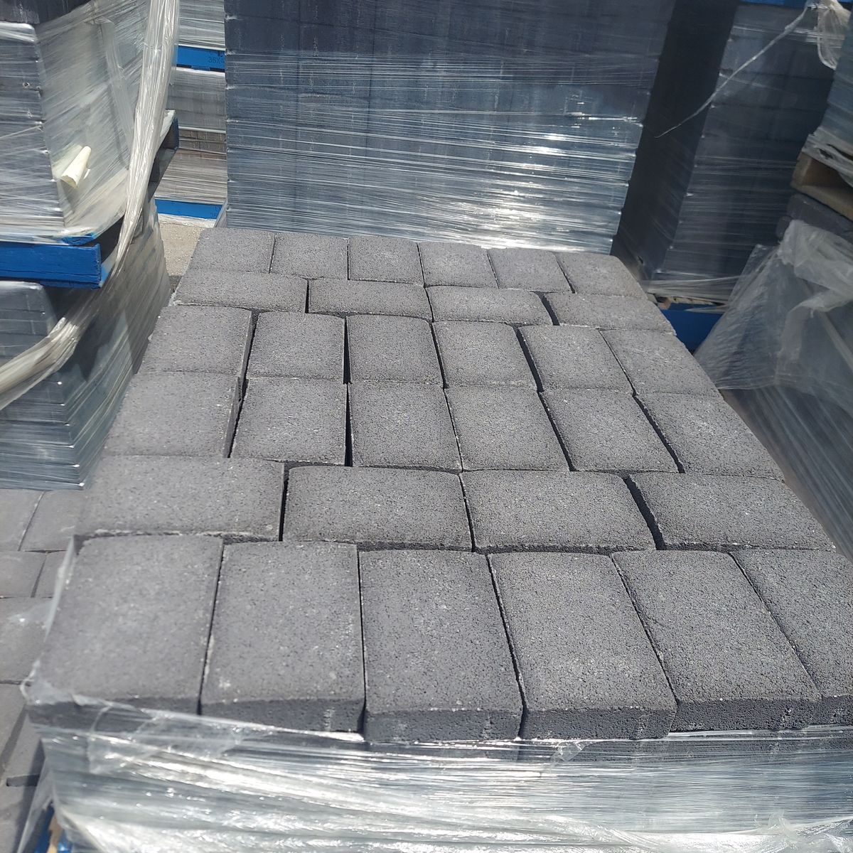 BLACK 6x9 PAVERS