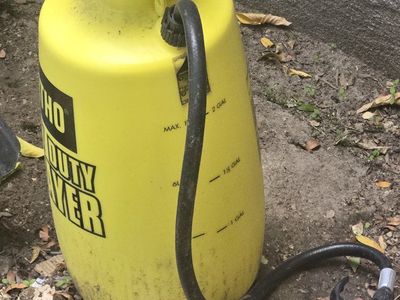 RL FLO-MASTER 2 Gallon Heavy Duty Pump Sprayer - Yellow