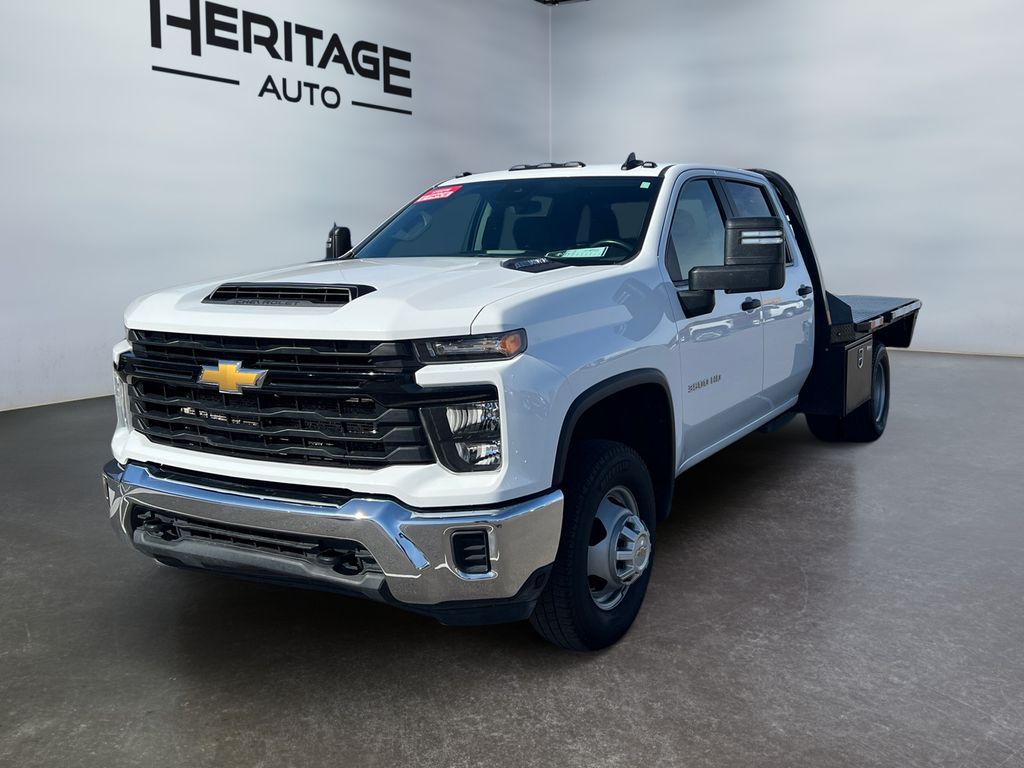 2025 Chevrolet Silverado 3500HD CC Work Truck
