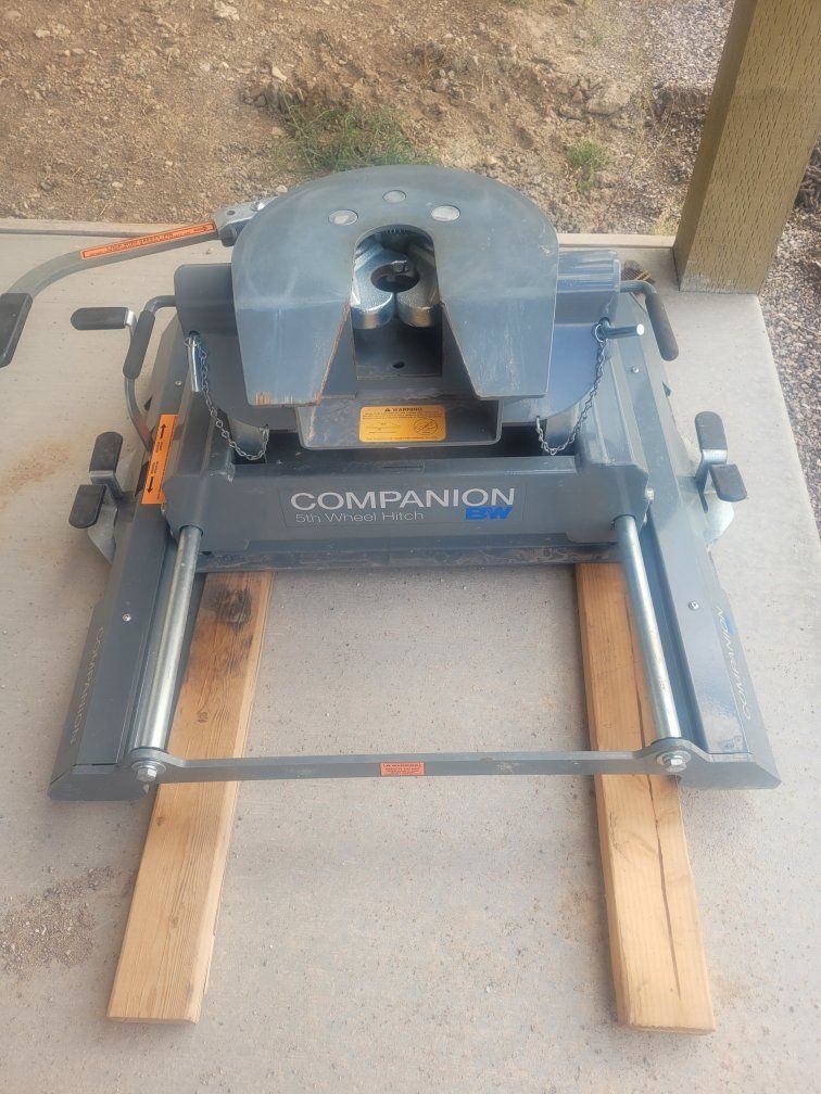 B&W Companion 5th Wheel Hitch Model RVB3370 Slider