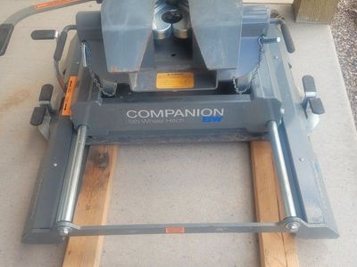 B&W Companion 5th Wheel Hitch Model RVB3370 Slider