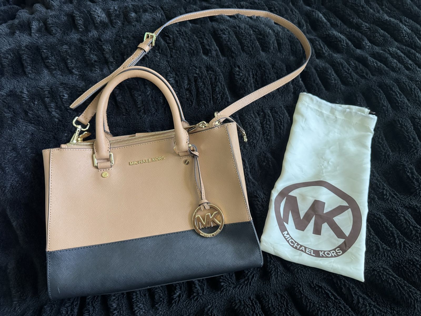 Like New Michael Kors Sutton Medium Purse/Satchel