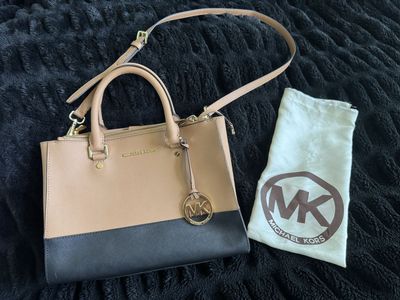 Like New Michael Kors Sutton Medium Purse/Satchel