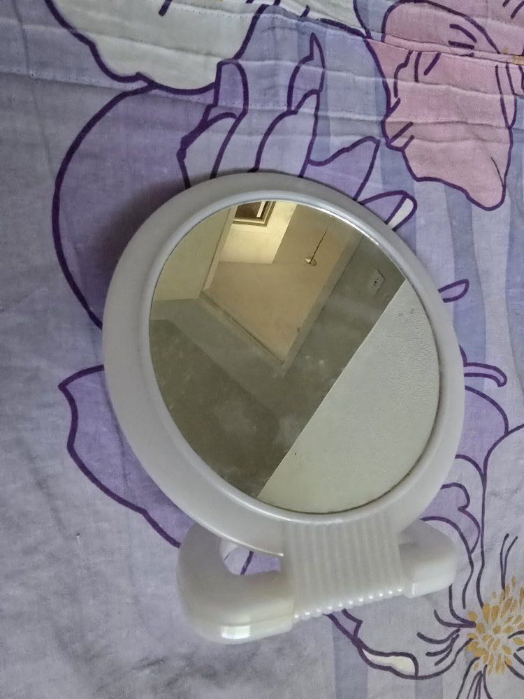 White Round Vanity Mirror with Foldable Stand