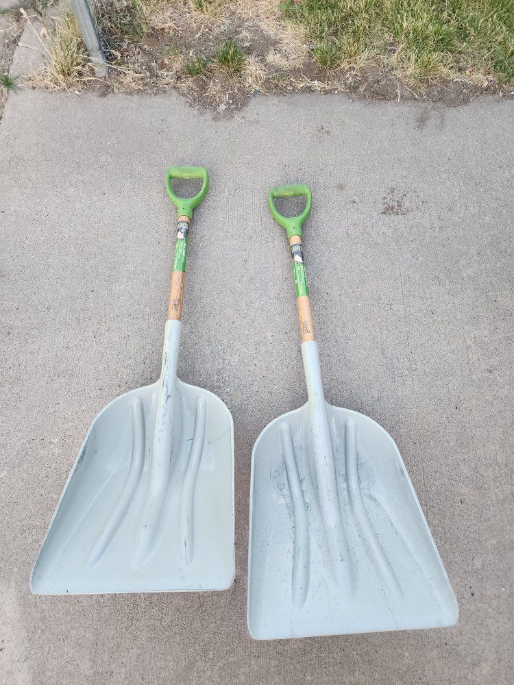 grain shovel big scoop shovel
