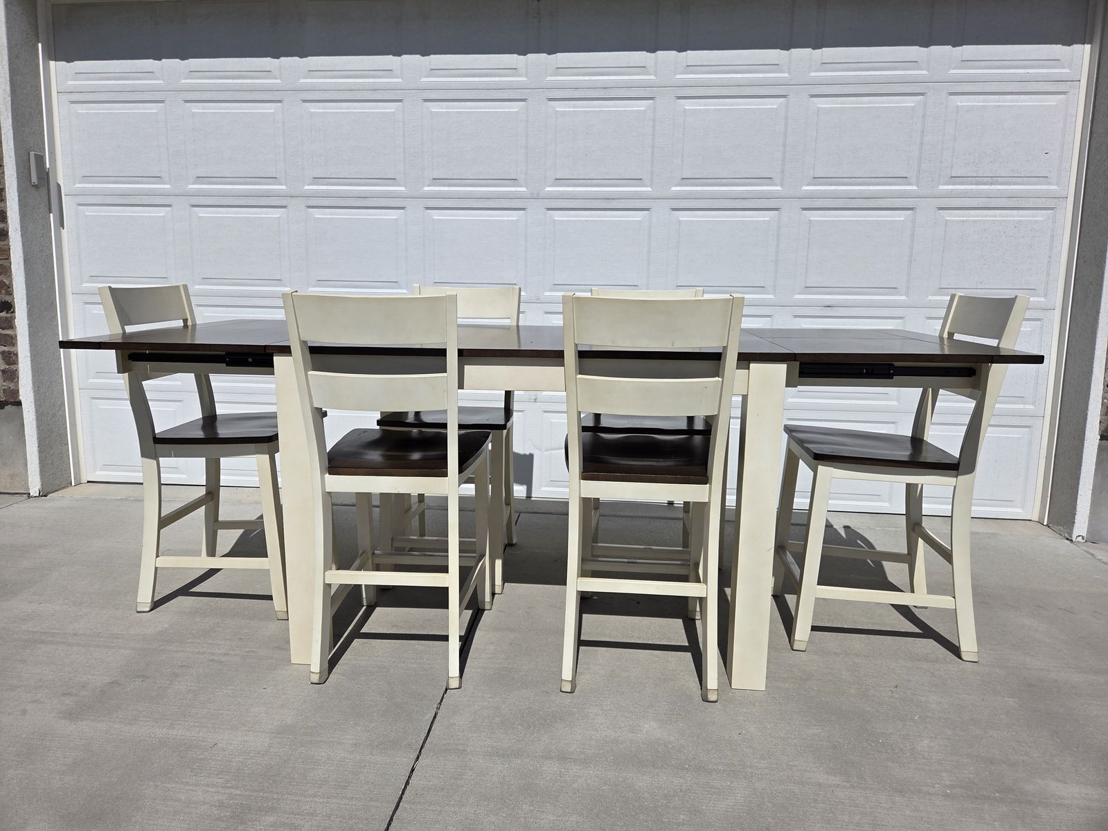 Ashely Signature Design, solid wood decorative table w/6 chairs